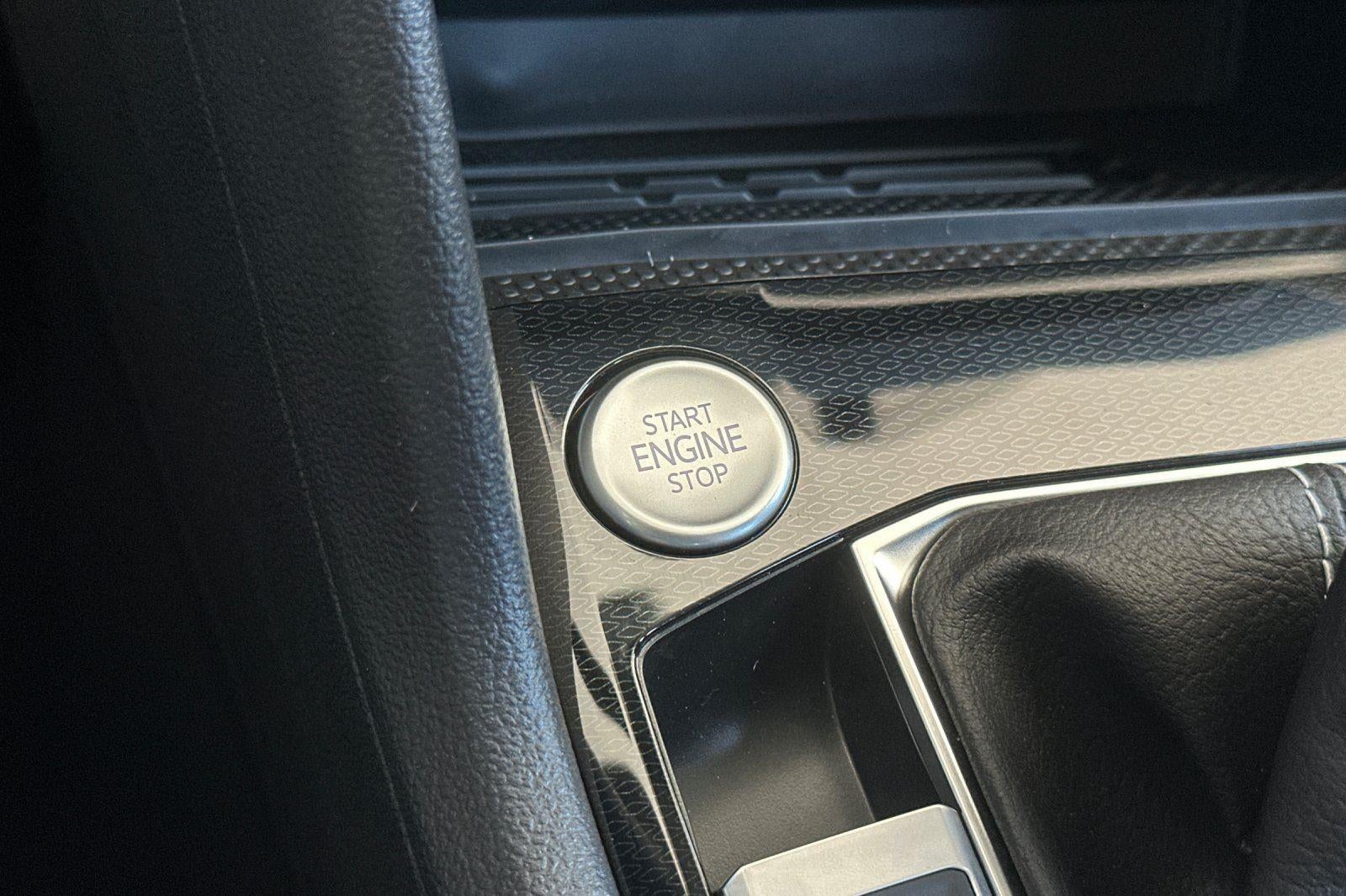 2025 Volkswagen Taos SEL