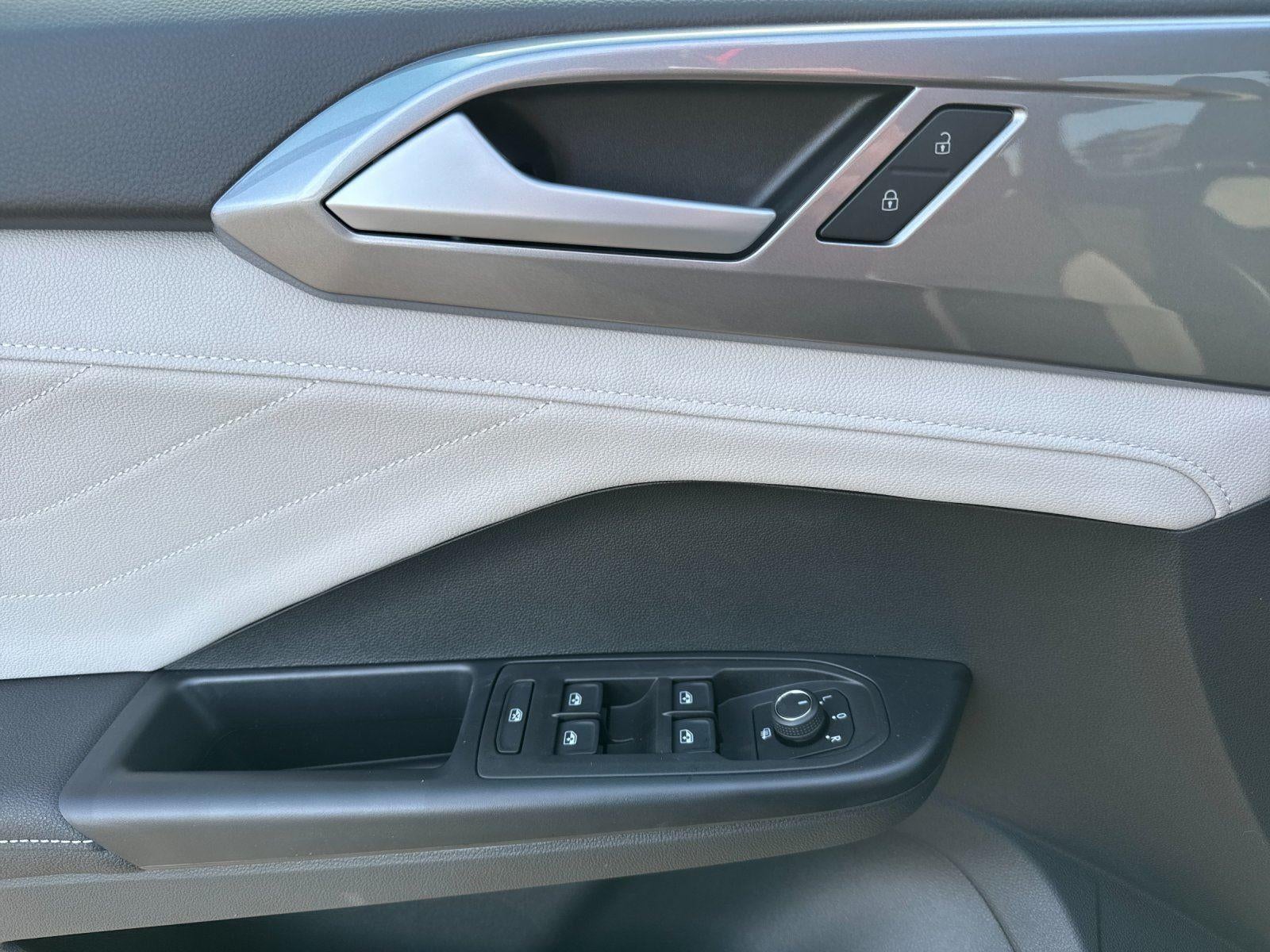 2026 Volkswagen Taos SEL