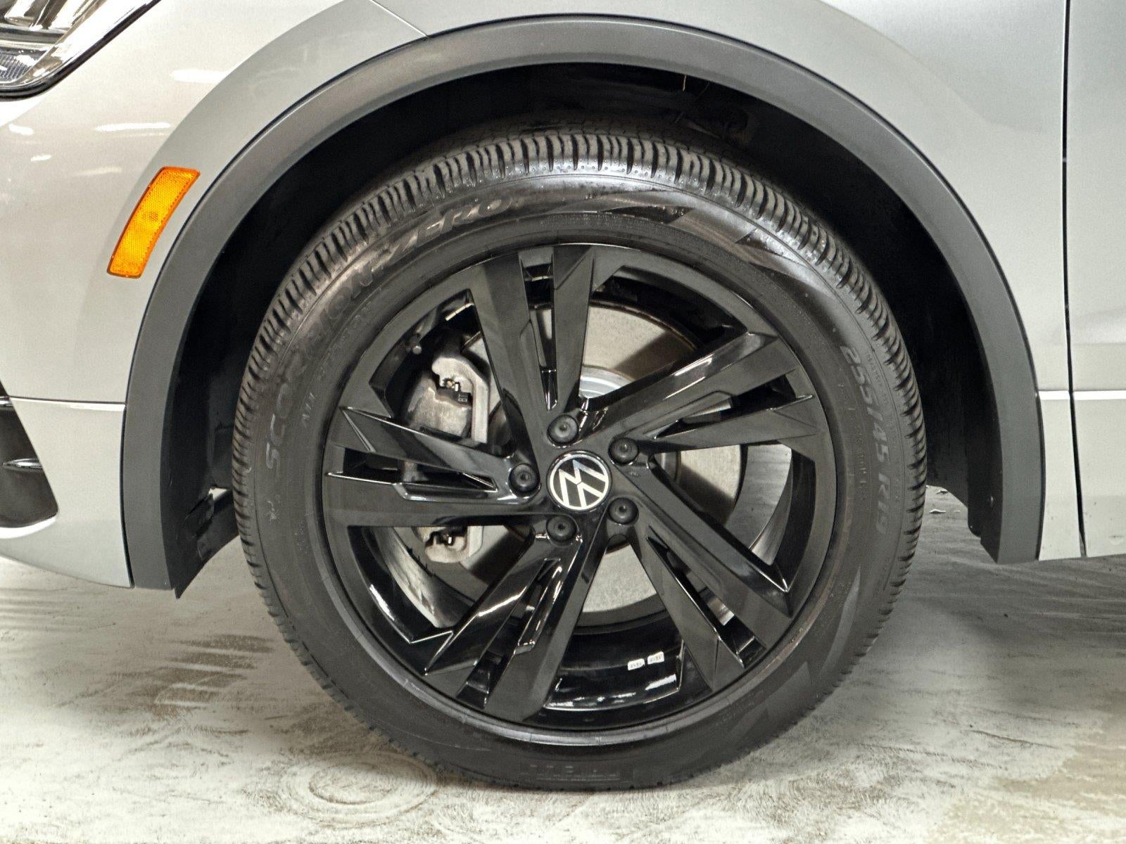2023 Volkswagen Tiguan SE R-Line Black
