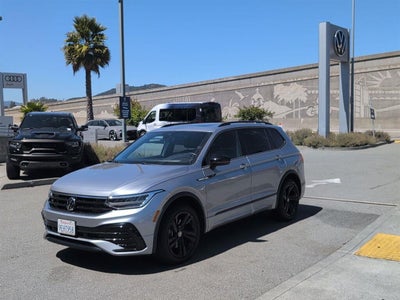 2023 Volkswagen Tiguan SE R-Line Black