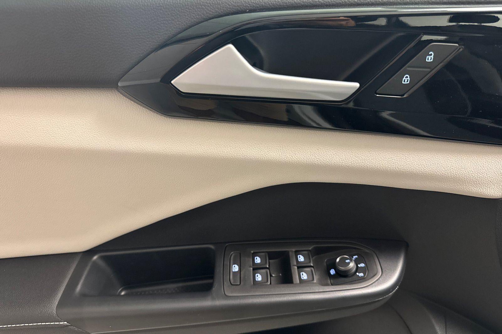 2025 Volkswagen Taos S