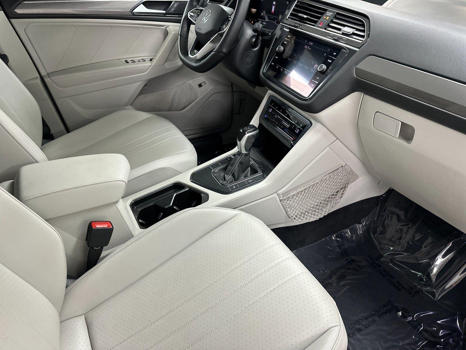 2022 Volkswagen Tiguan SE R-Line Black