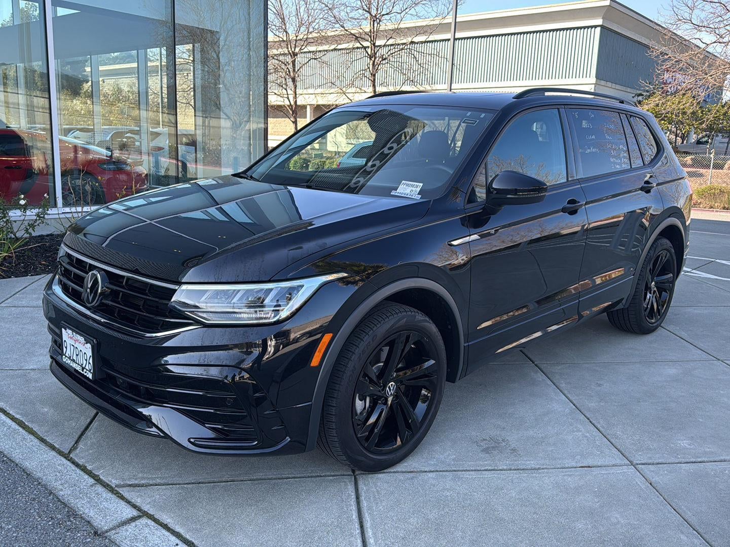 2023 Volkswagen Tiguan SE R-LINE BLACK