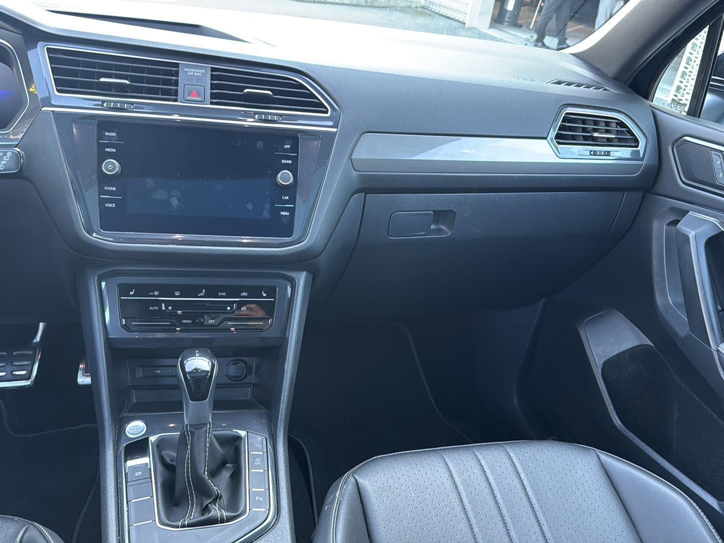 2023 Volkswagen Tiguan SE R-Line Black