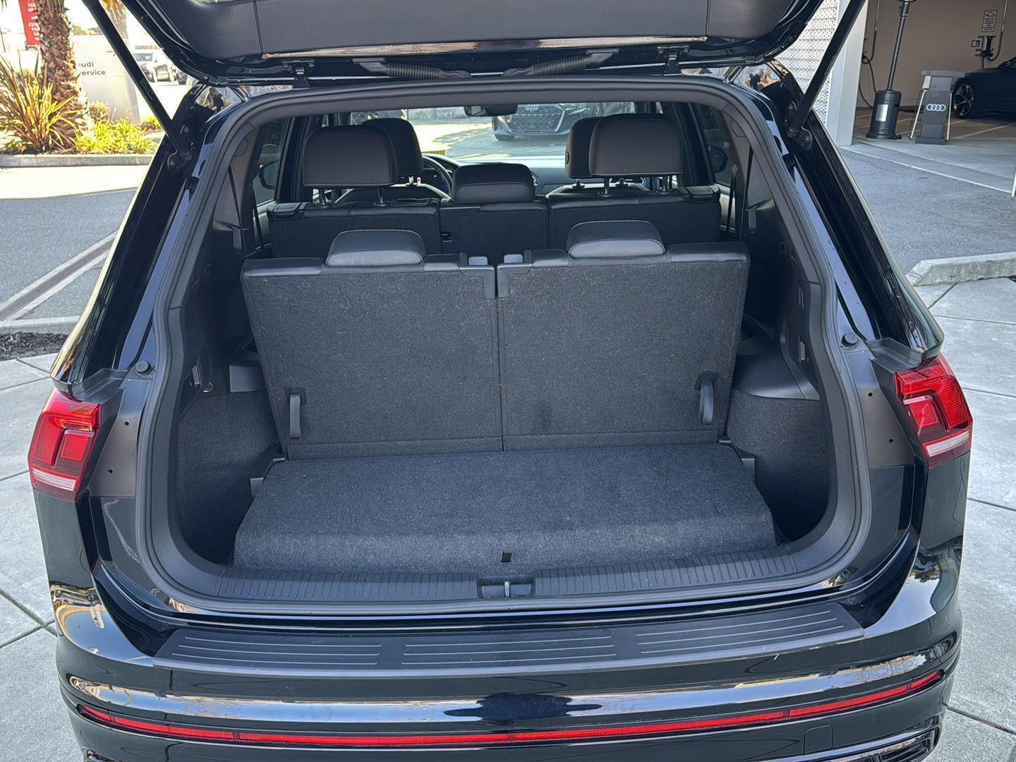 2023 Volkswagen Tiguan SE R-Line Black