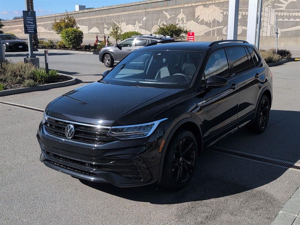 2023 Volkswagen Tiguan SE R-Line Black