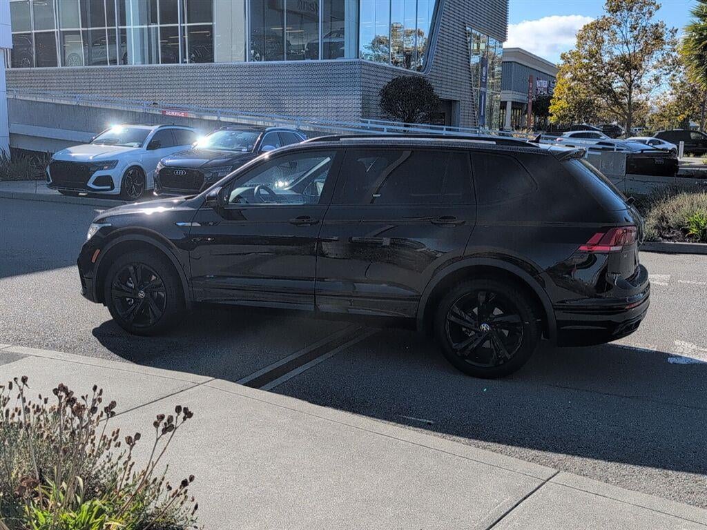 2023 Volkswagen Tiguan SE R-Line Black