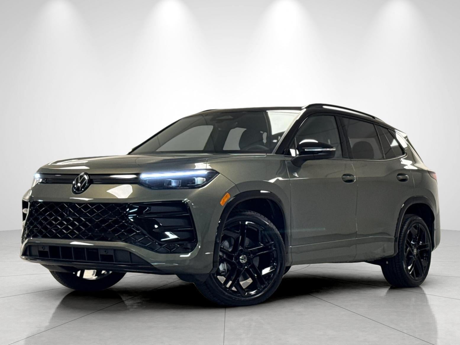 2026 Volkswagen Tiguan 2.0T SE R-Line Black 4Motion's photo
