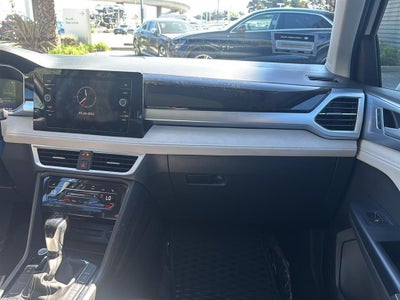 2025 Volkswagen Taos SE