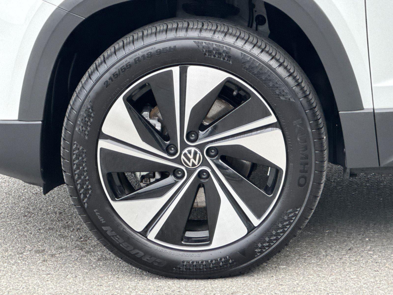 2025 Volkswagen Taos SE