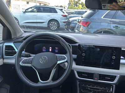 2025 Volkswagen Taos SE
