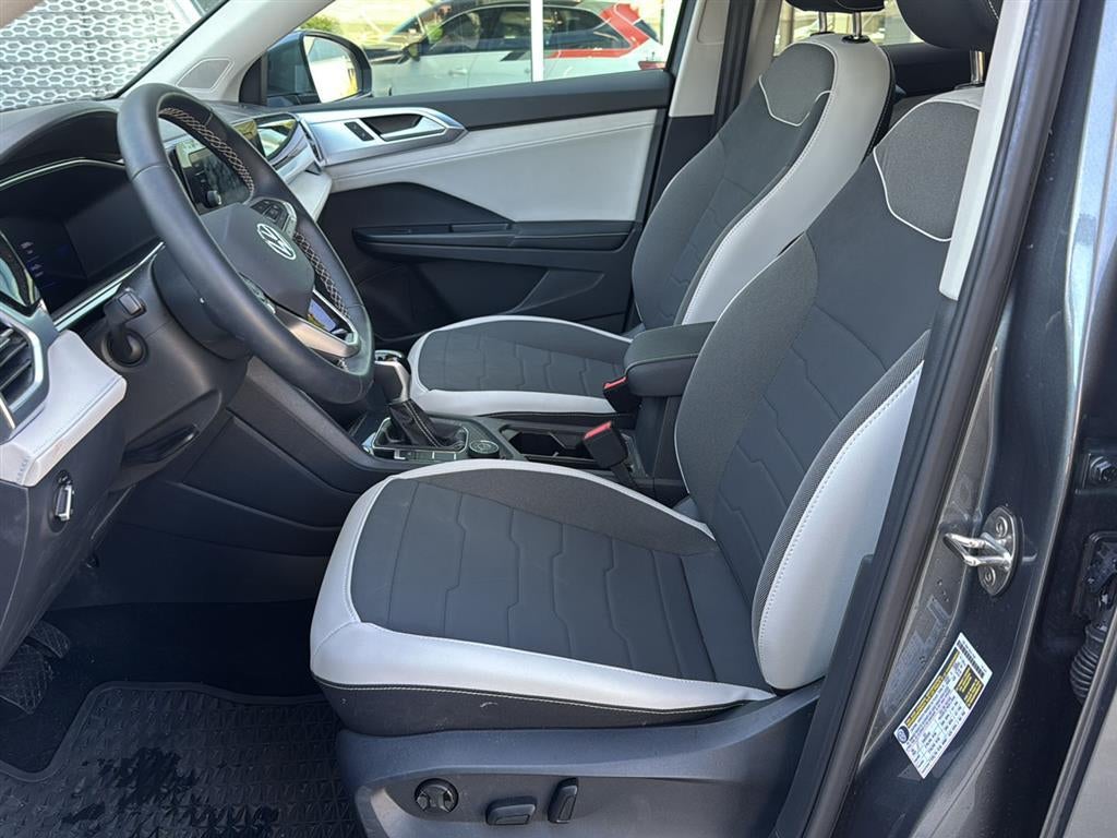 2025 Volkswagen Taos SE