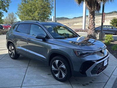 2025 Volkswagen Taos SE