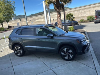 2025 Volkswagen Taos SE