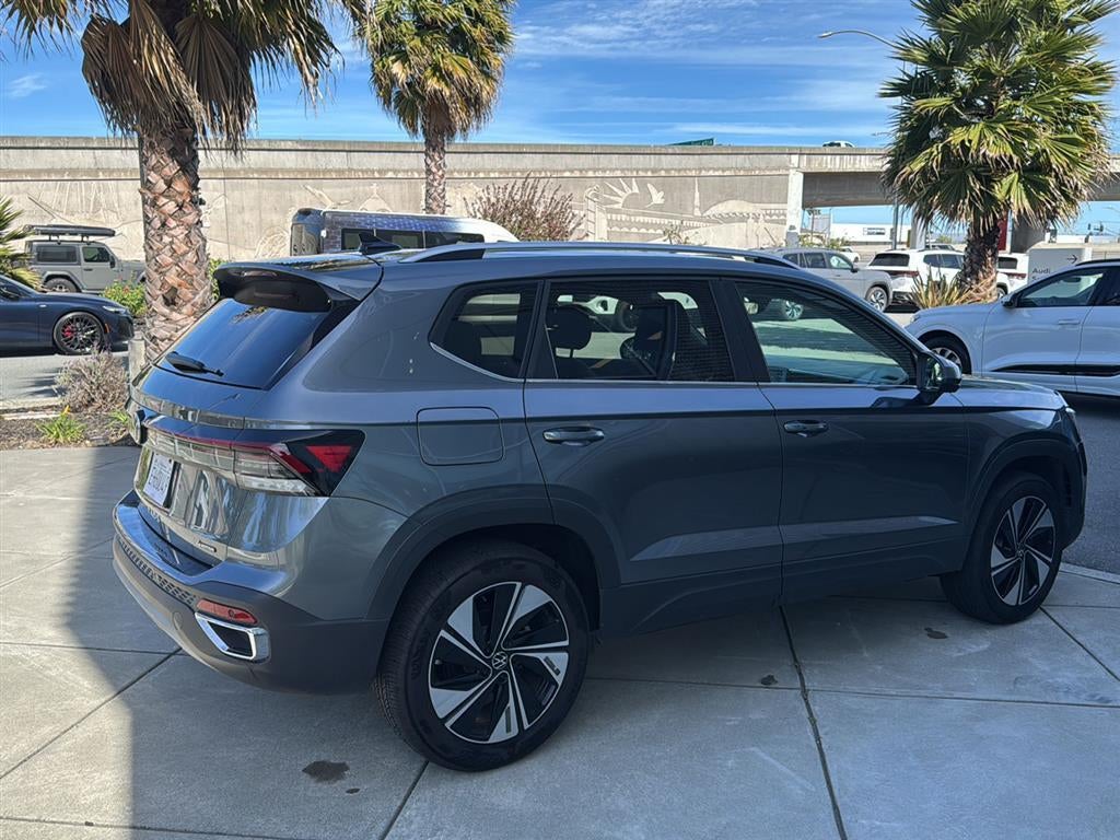 2025 Volkswagen Taos SE