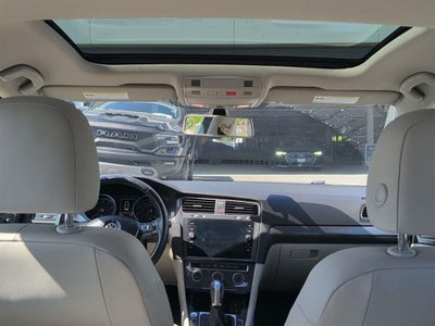 2018 Volkswagen Golf SE
