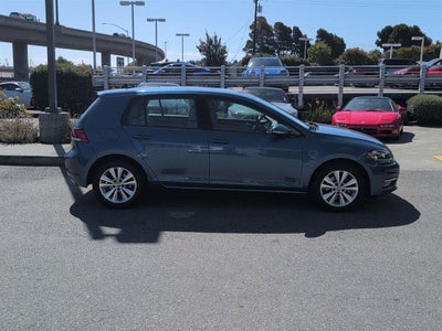 2018 Volkswagen Golf SE