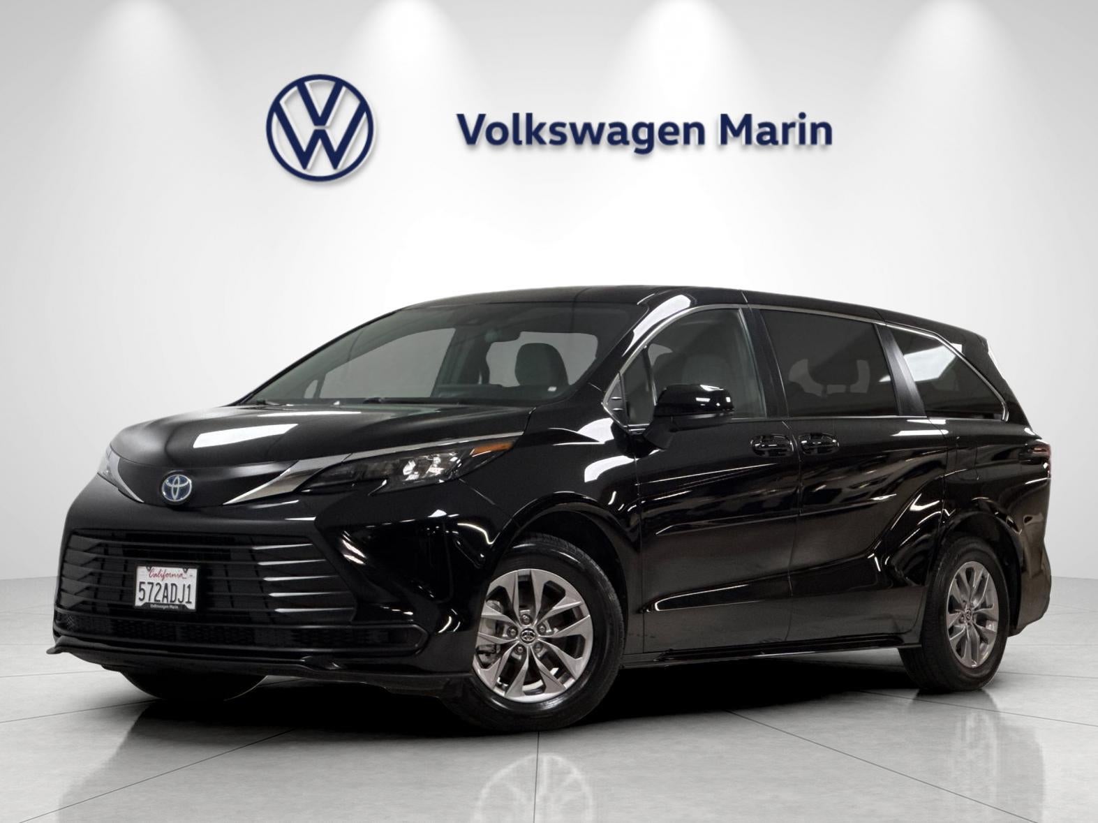 2025 Toyota Sienna LE 8-Passenger