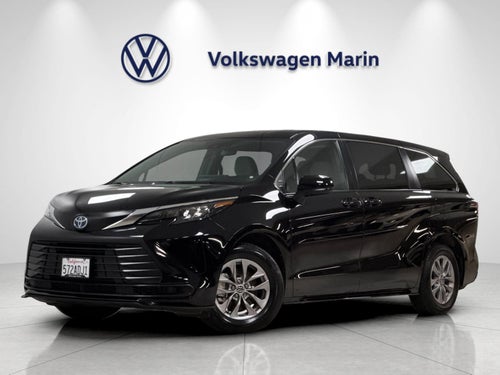 2025 Toyota Sienna LE 8-Passenger