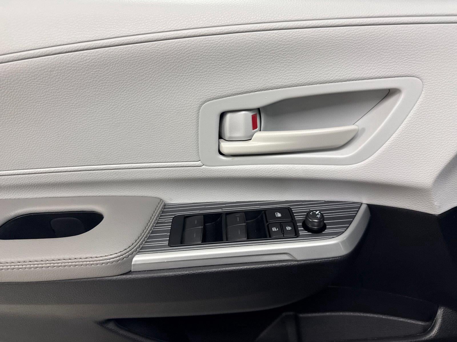 2025 Toyota Sienna LE 8-Passenger
