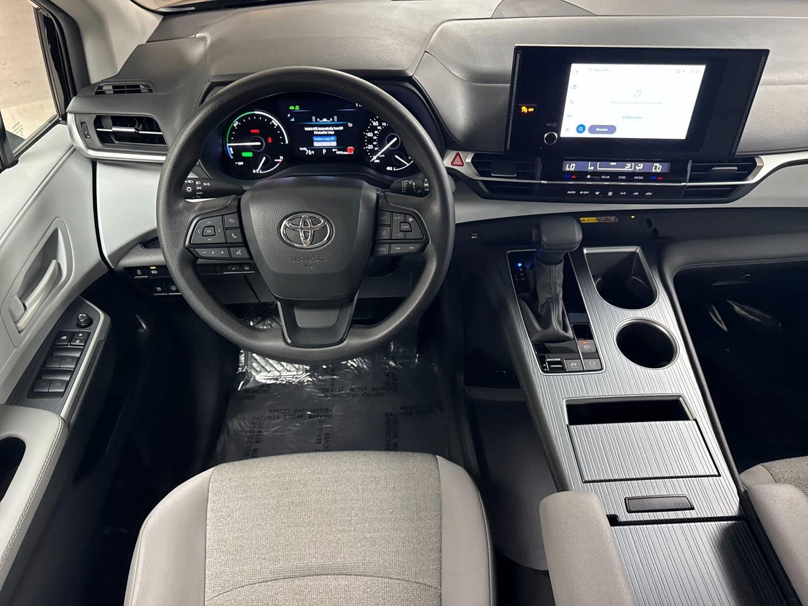 2025 Toyota Sienna LE 8-Passenger
