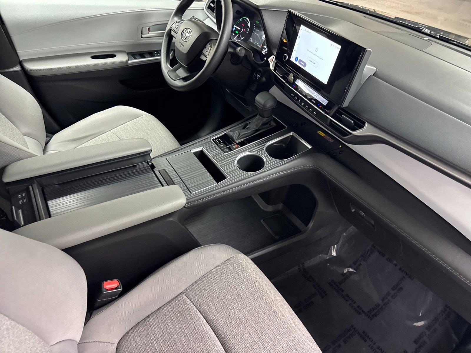 2025 Toyota Sienna LE 8-Passenger