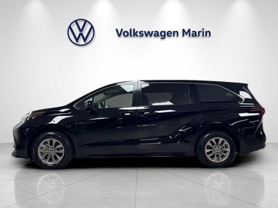2025 Toyota Sienna LE 8-Passenger