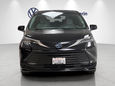 2025 Toyota Sienna LE 8-Passenger