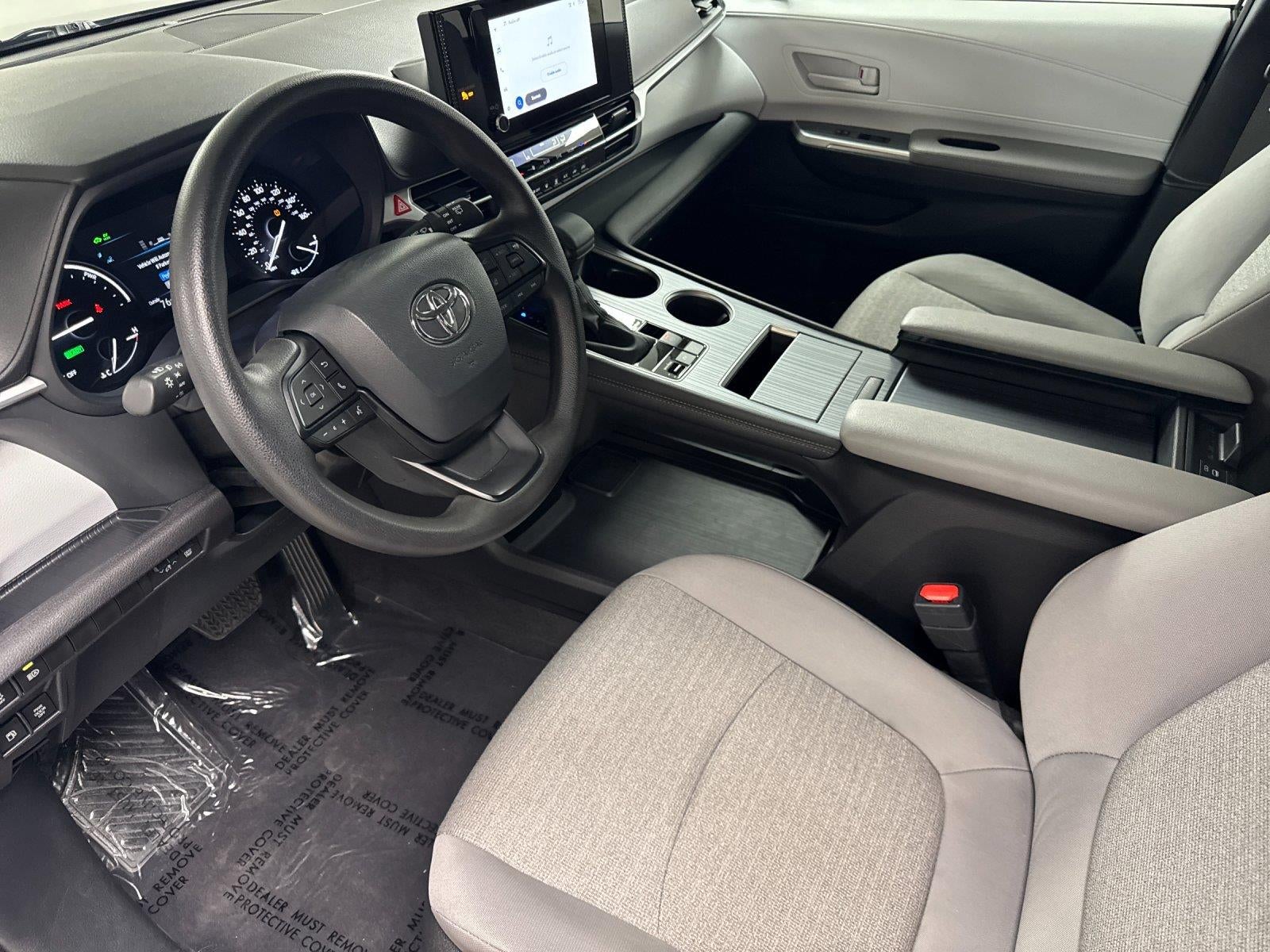 2025 Toyota Sienna LE 8-Passenger