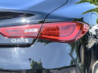 2017 INFINITI Q60 Sport