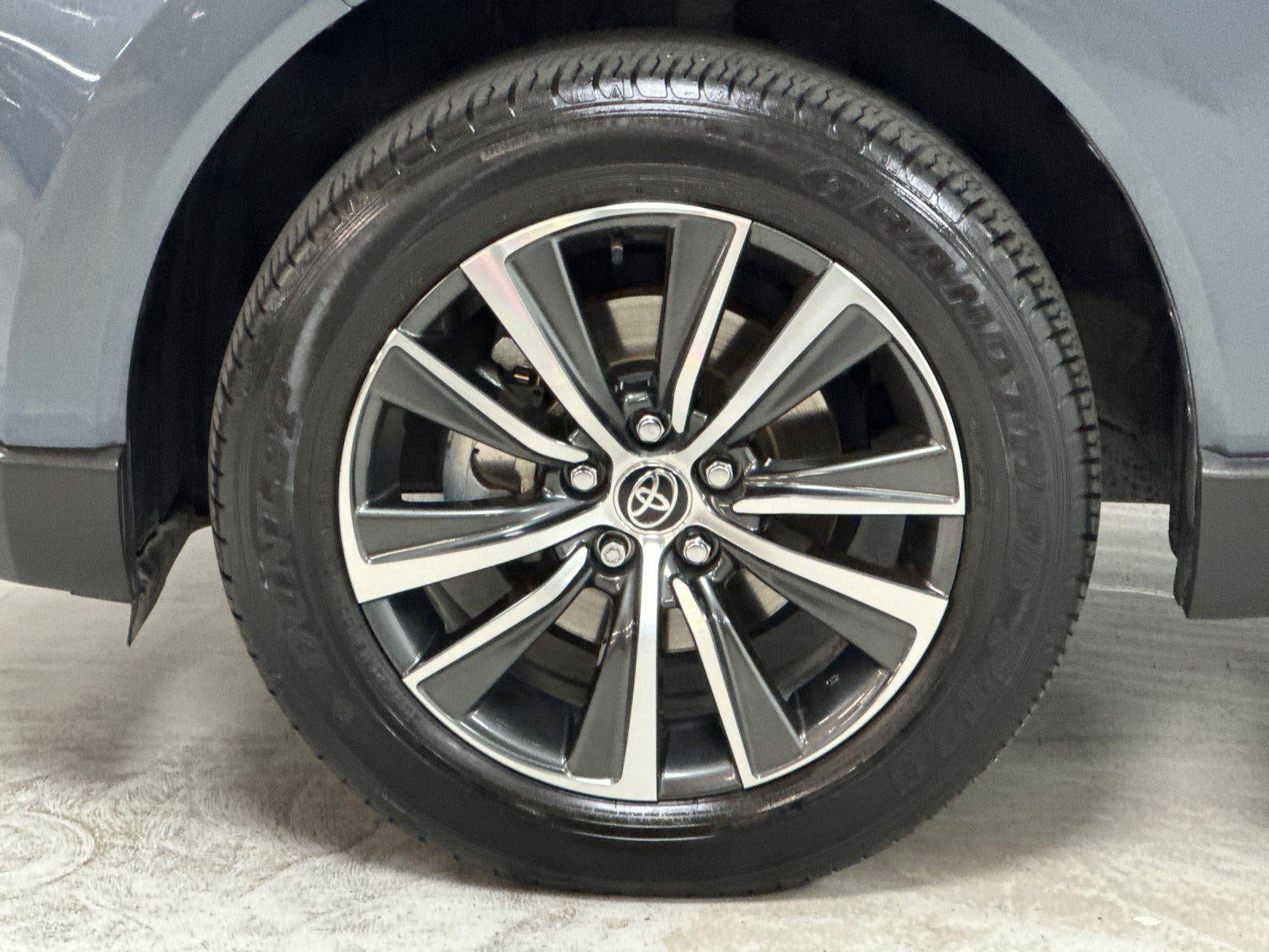 2023 Toyota Venza LE