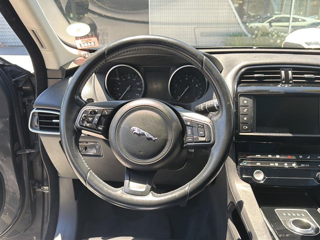 2018 Jaguar F-PACE 25t Premium