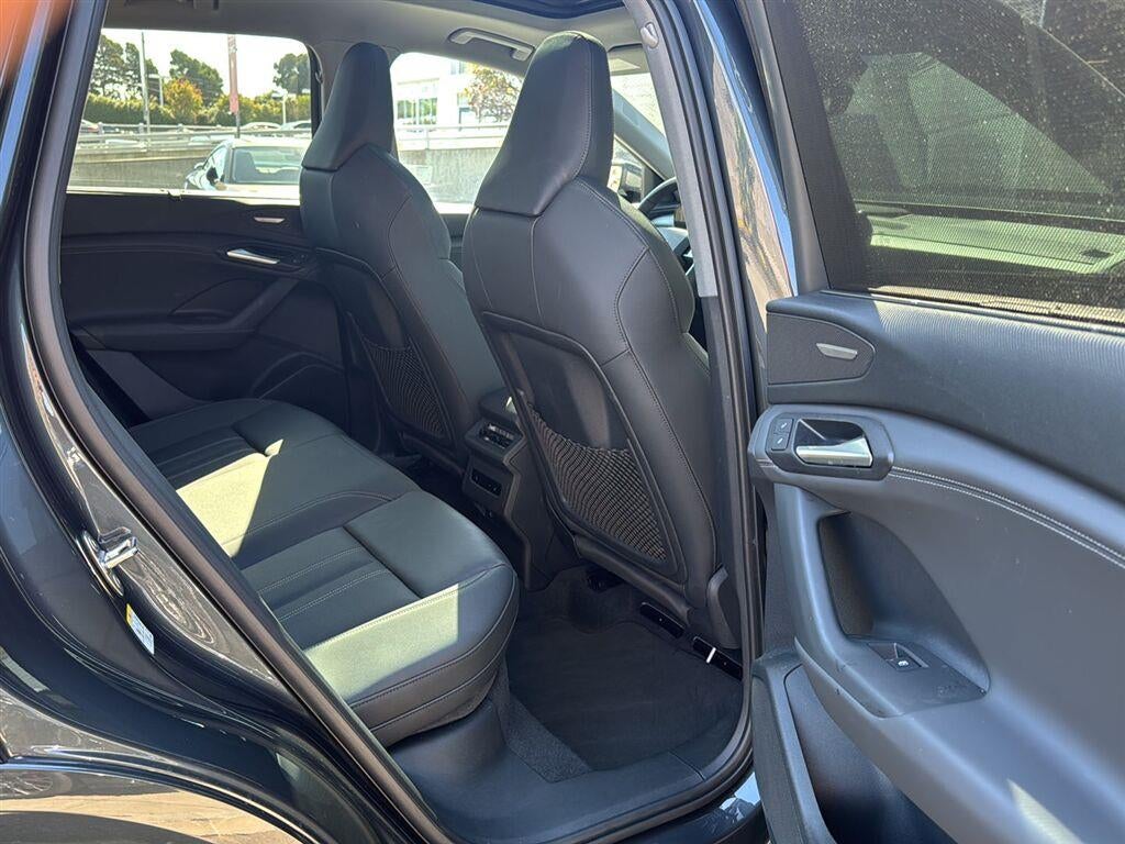 2025 Audi Q6 e-tron Premium Plus