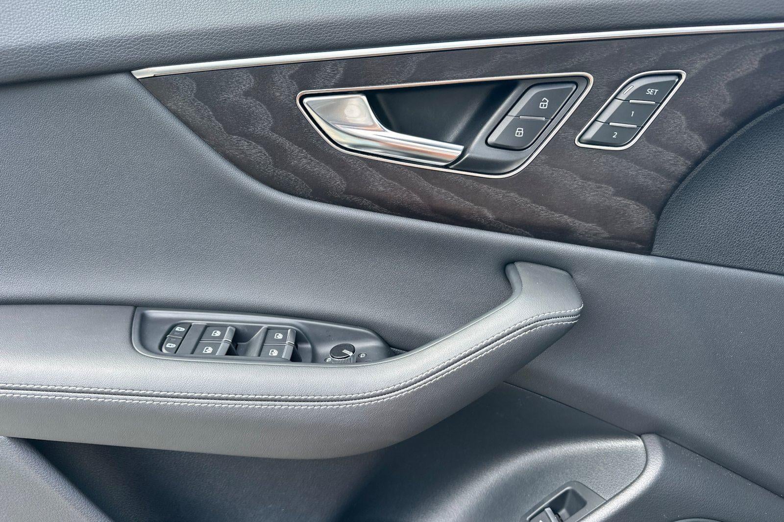 2023 Audi Q8 Premium Plus