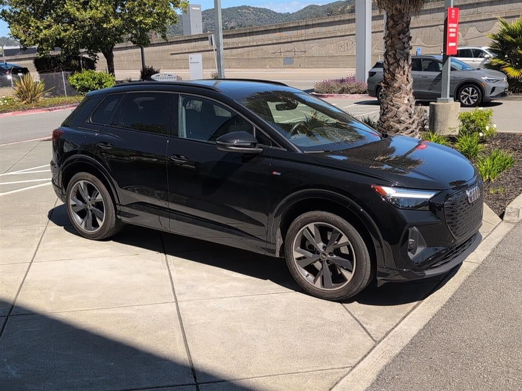 2024 Audi Q4 e-tron Premium Plus