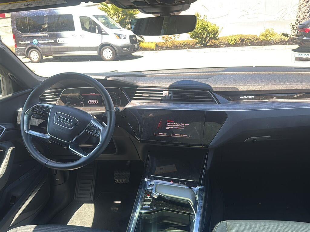 2022 Audi e-tron Premium Plus