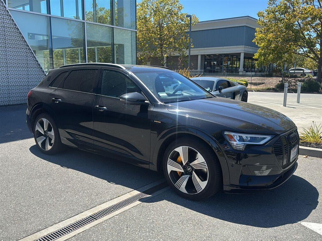 2022 Audi e-tron Premium Plus