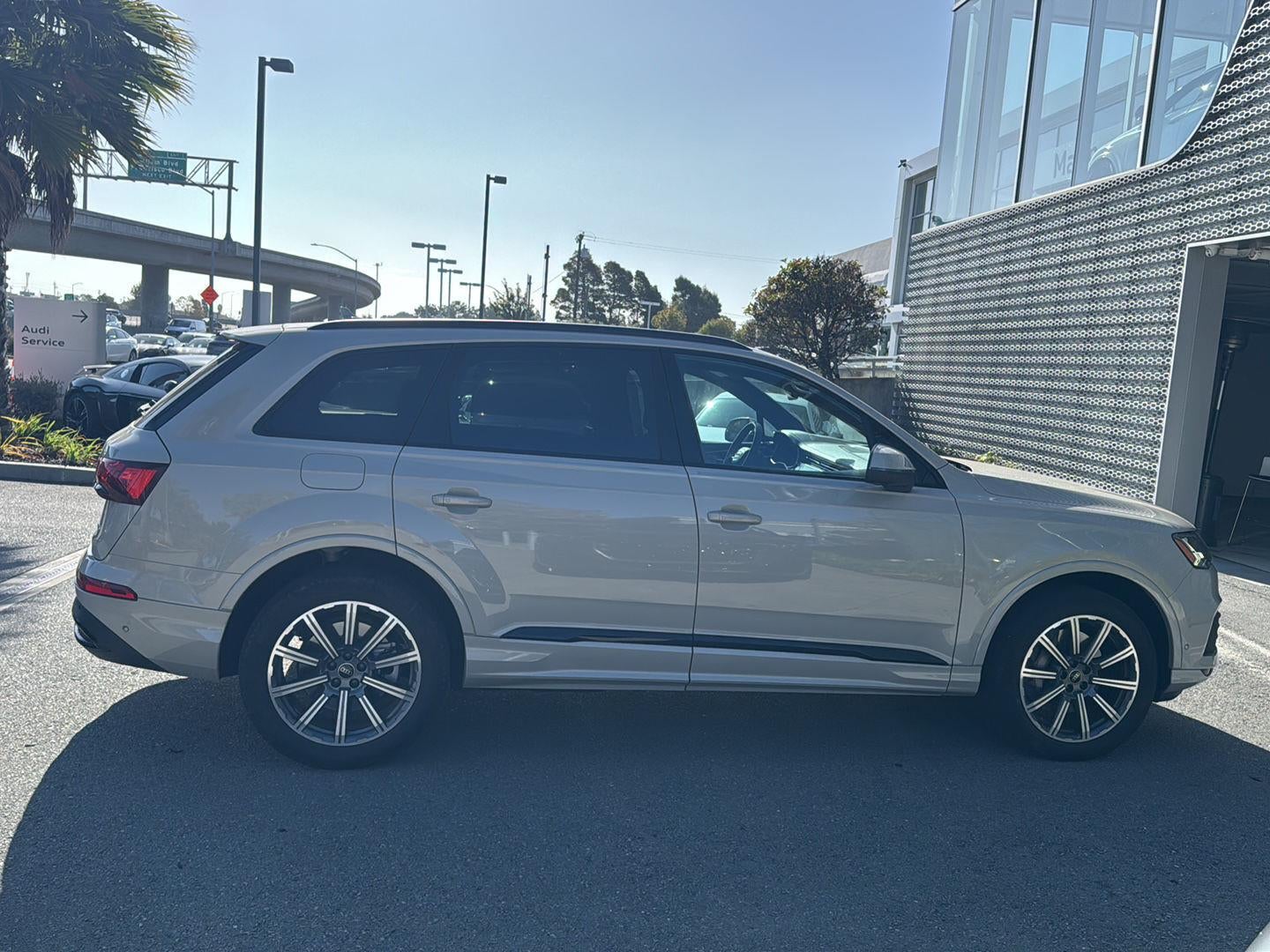 2023 Audi Q7 Premium Plus