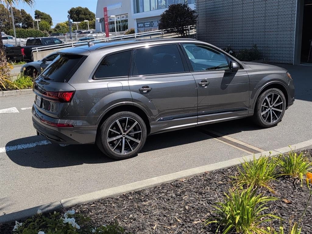 2023 Audi Q7 Premium Plus