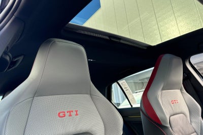 2026 Volkswagen Golf GTI SE