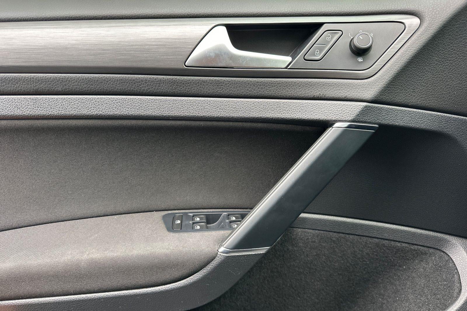 2019 Volkswagen e-Golf SE